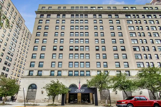 $399,000 | 2100 North Lincoln Park West, Unit 5DS, Chicago, IL 60614