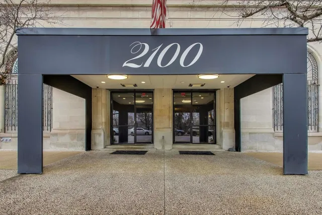 $399,000 | 2100 North Lincoln Park West, Unit 5DS, Chicago, IL 60614