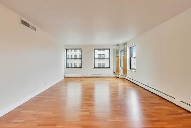 $399,000 | 2100 North Lincoln Park West, Unit 5DS, Chicago, IL 60614