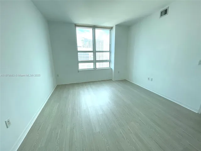 $3,075 | 950 Brickell Bay Drive, Unit 3902, Miami, FL 33131