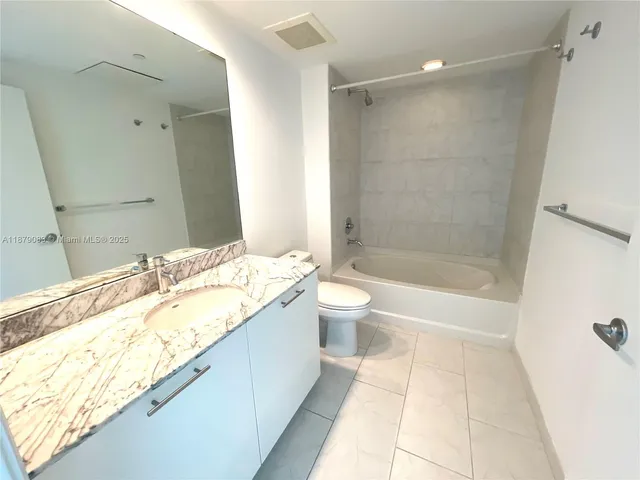 $3,075 | 950 Brickell Bay Drive, Unit 3902, Miami, FL 33131