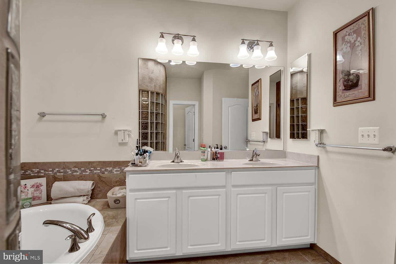 6200 Oglethorpe Mill Drive Brandywine, MD 20613 - Photo 27 of 48 Soaking tub