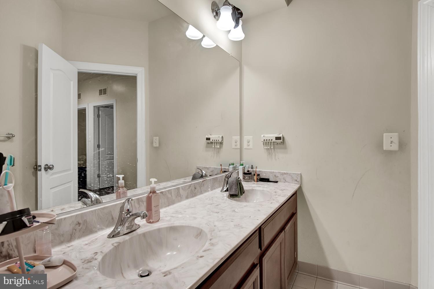 6200 Oglethorpe Mill Drive Brandywine, MD 20613 - Photo 30 of 48 Owner Bathroom