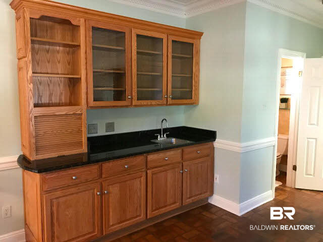 401 Potters Mills Road Daphne, AL 36526 - Photo 12 of 28 For Sale: 401 Potters Mill Avenue, Daphne, AL 36526 Wet bar