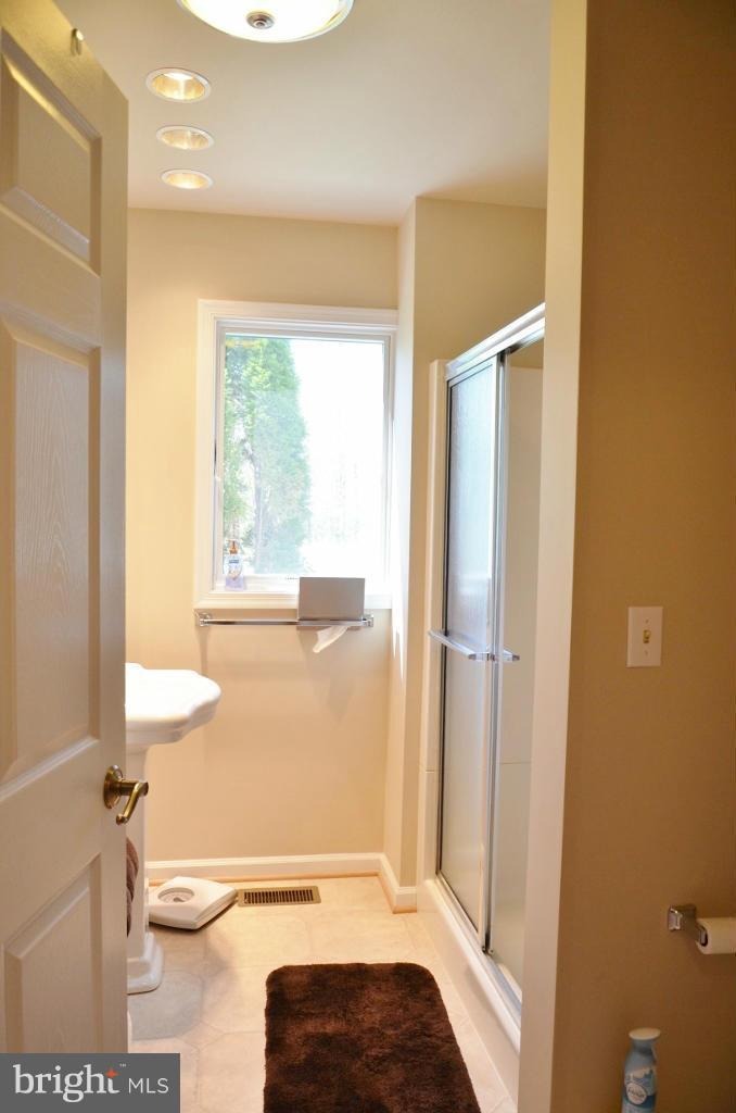 10464 Garnets Mill Loop King George, VA 22485 - Photo 19 of 30 Bath