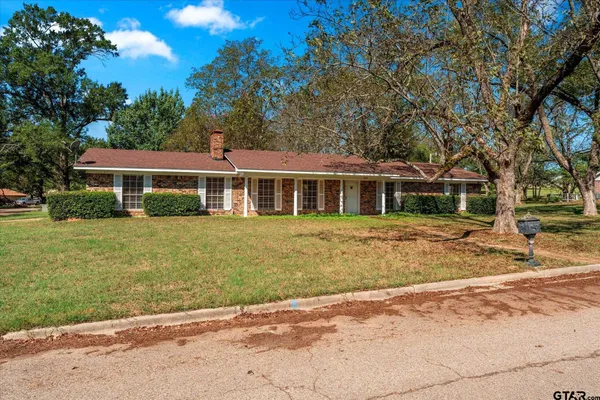 $235,000 | 102 Westwood Parkway, Naples, TX 75568