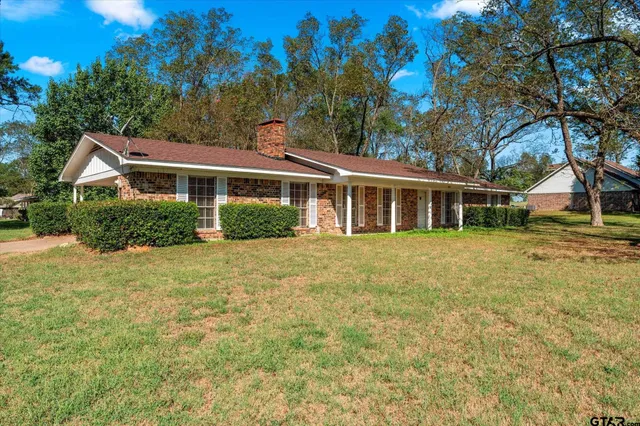 $235,000 | 102 Westwood Parkway, Naples, TX 75568