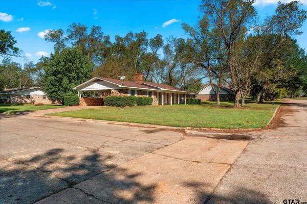 $235,000 | 102 Westwood Parkway, Naples, TX 75568