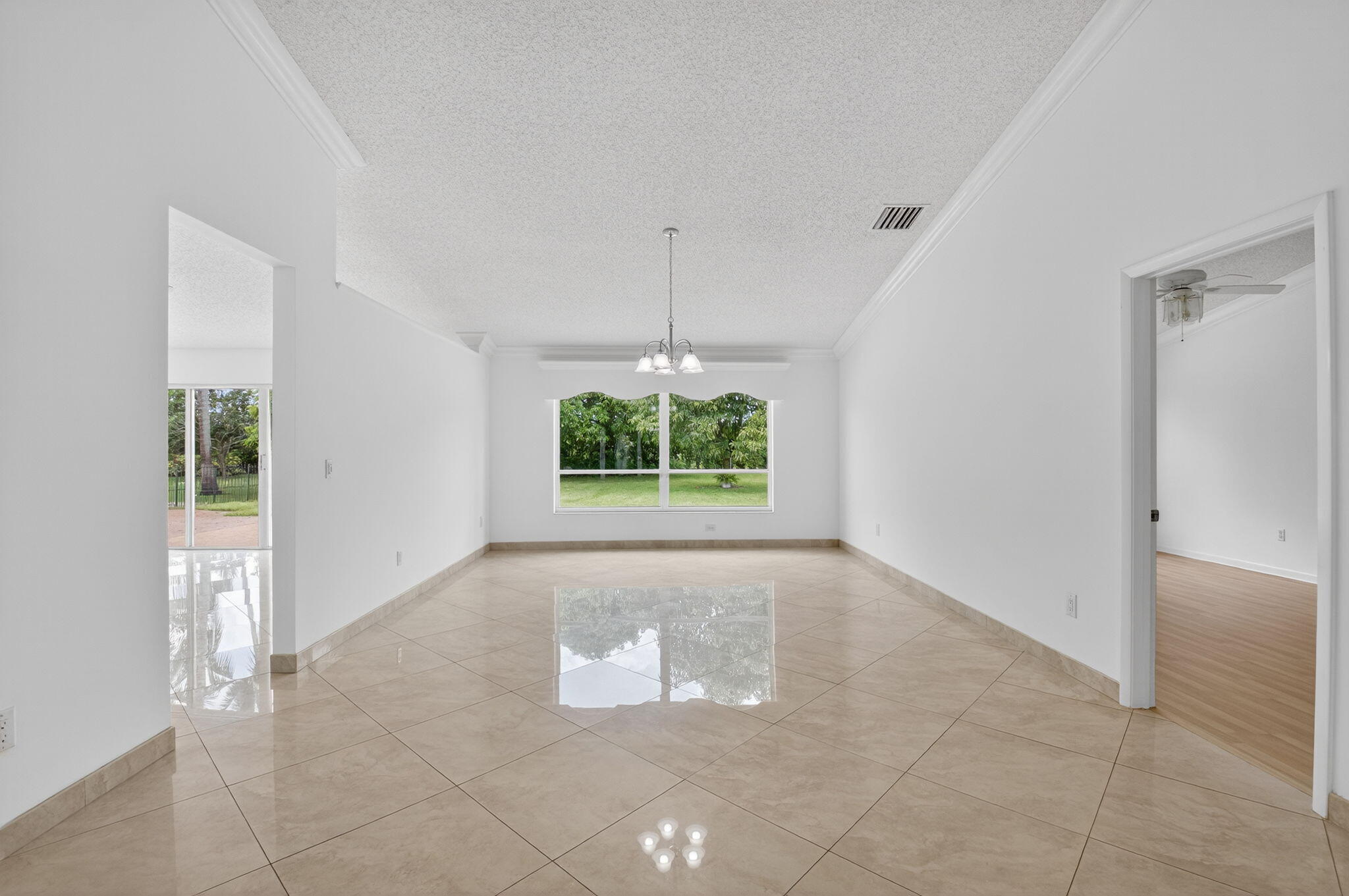 10628 Plainview Circle Boca Raton, FL 33498 - Photo 3 of 49 Family Room