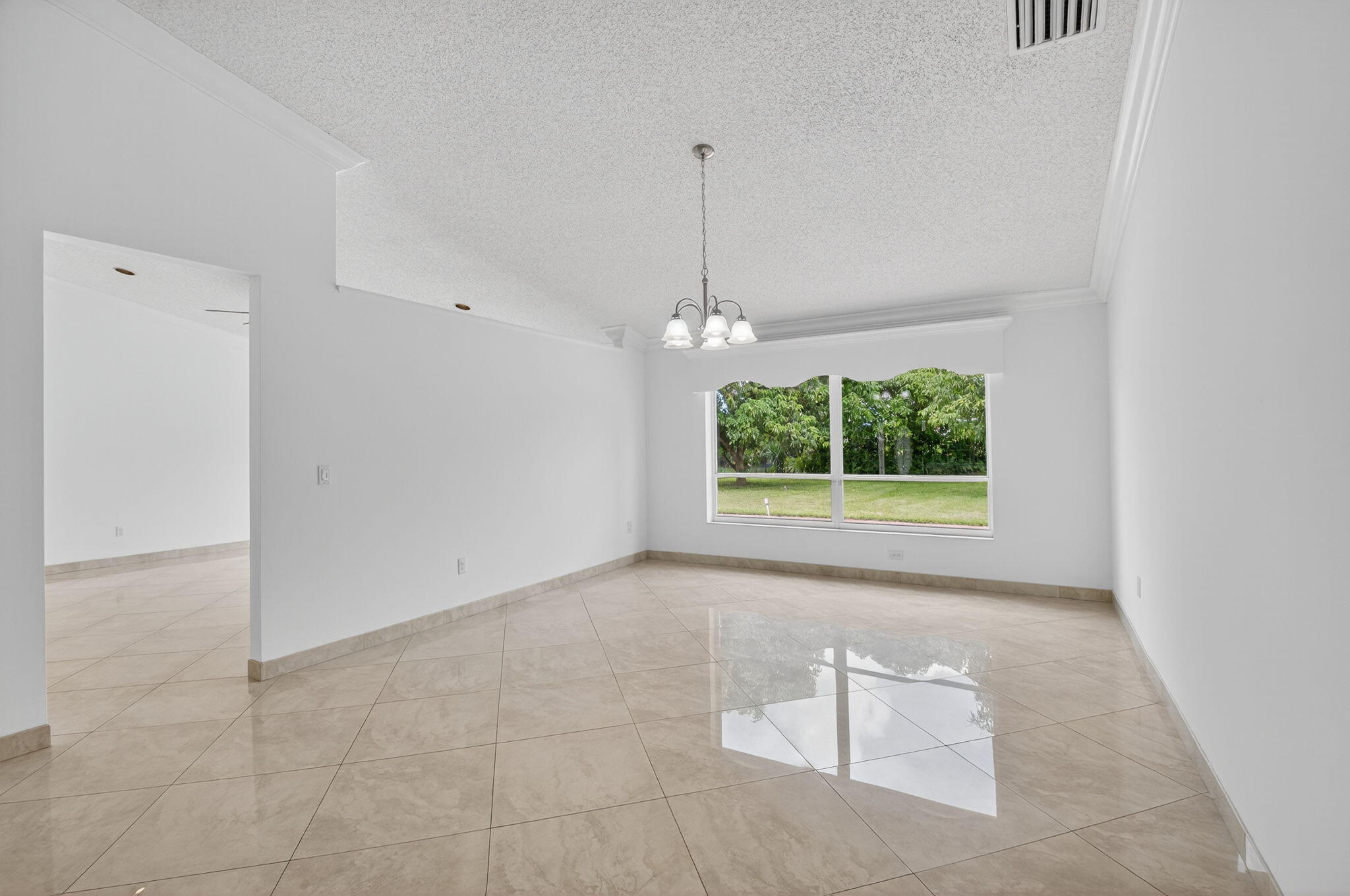 10628 Plainview Circle Boca Raton, FL 33498 - Photo 5 of 49 Family Room