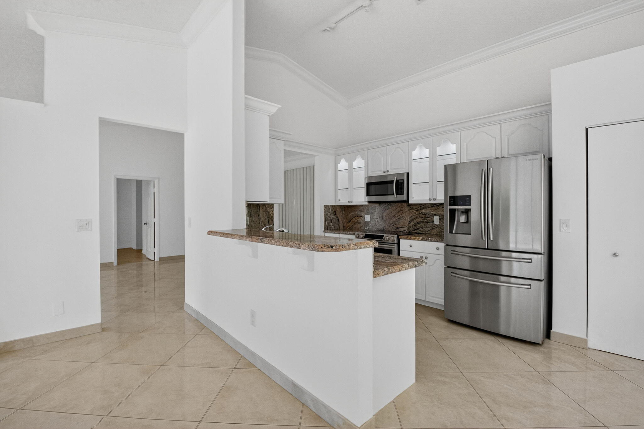 10628 Plainview Circle Boca Raton, FL 33498 - Photo 9 of 49 Kitchen