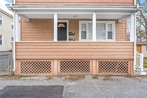 $3,500 | 37 Warren Avenue, Unit 1, Warren, RI 02885