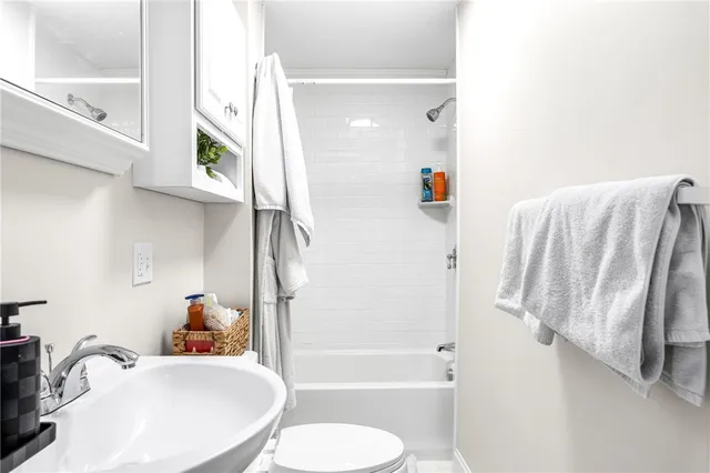 $3,500 | 37 Warren Avenue, Unit 1, Warren, RI 02885