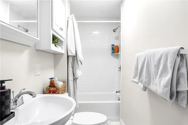 $3,500 | 37 Warren Avenue, Unit 1, Warren, RI 02885