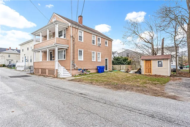 $3,500 | 37 Warren Avenue, Unit 1, Warren, RI 02885