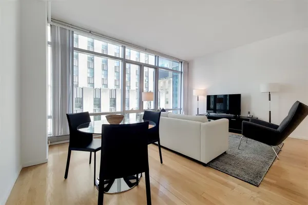 18 West 48th Street, Unit 10A | Midtown Central