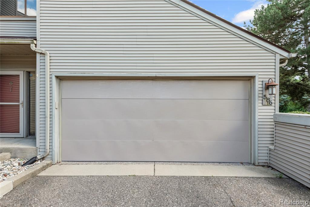 586 Ashley Circle Rochester Hills, MI 48307 - Photo 26 of 35