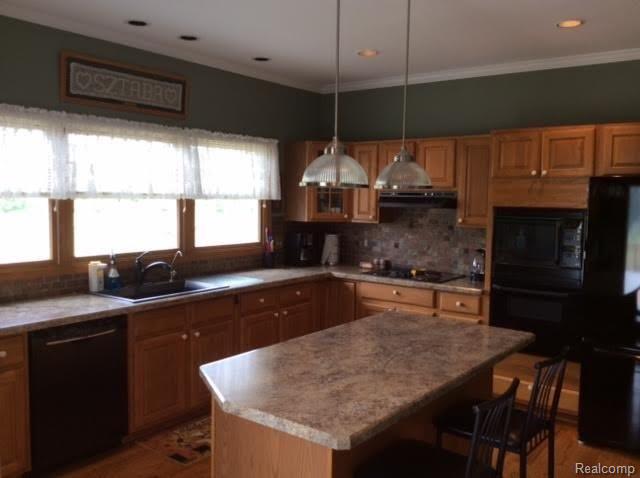 14705 Reid Road Romeo, MI 48065 - Photo 5 of 40 14705 Reid Kitchen.jpg