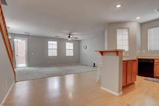 $1,950 | 27 Hudson Canyon Street, Unit 2, Henderson, NV 89012