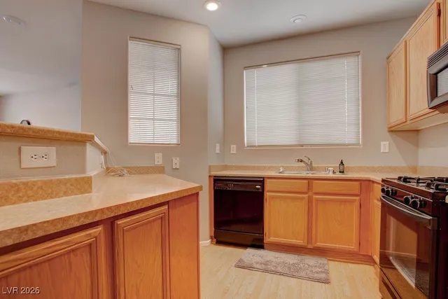 $1,950 | 27 Hudson Canyon Street, Unit 2, Henderson, NV 89012