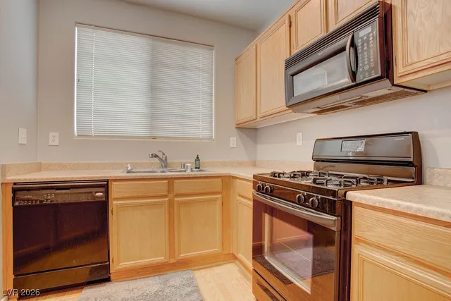 $1,950 | 27 Hudson Canyon Street, Unit 2, Henderson, NV 89012