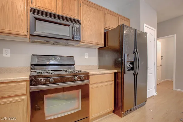 $1,950 | 27 Hudson Canyon Street, Unit 2, Henderson, NV 89012