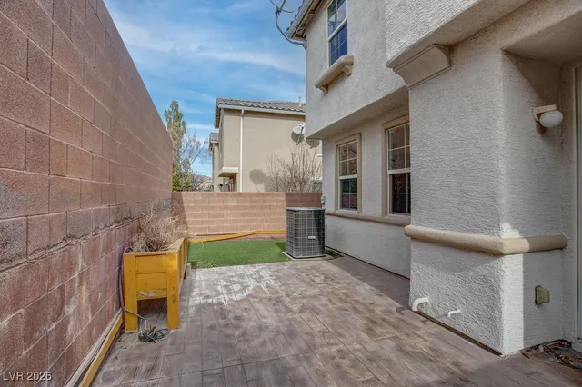 $1,950 | 27 Hudson Canyon Street, Unit 2, Henderson, NV 89012