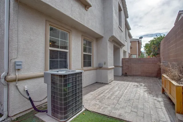 $1,950 | 27 Hudson Canyon Street, Unit 2, Henderson, NV 89012
