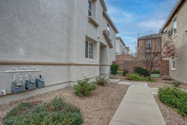 $1,950 | 27 Hudson Canyon Street, Unit 2, Henderson, NV 89012