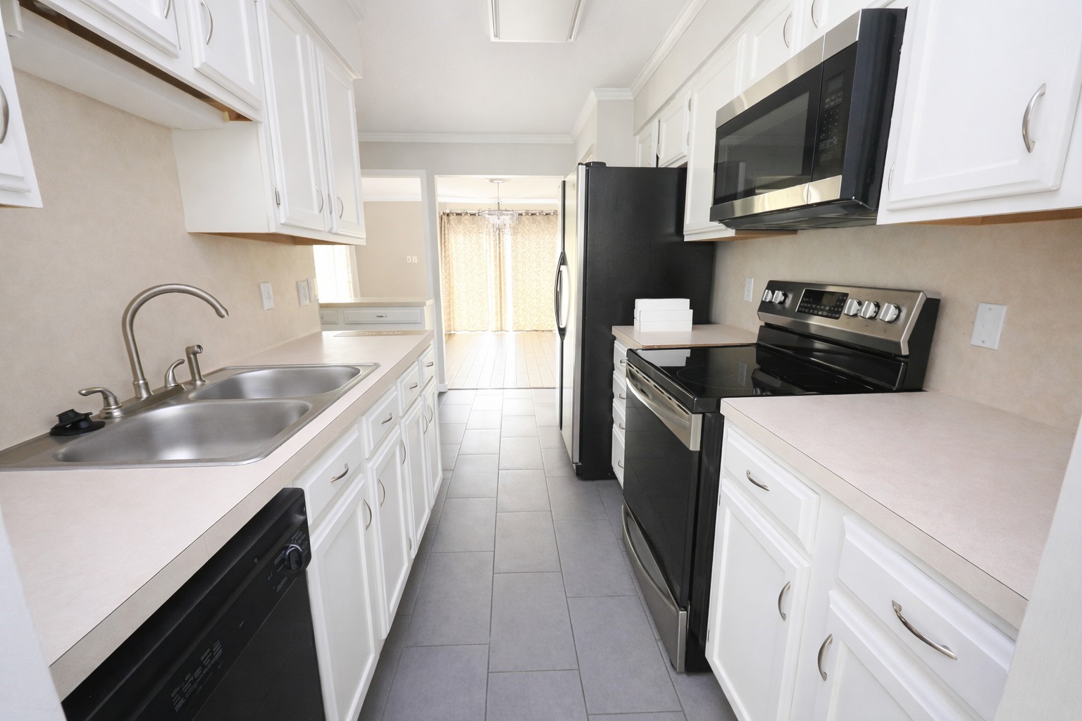 5801 Lumberdale Road, Unit 165 Houston, TX 77092 - Photo 2 of 24 Kitchen