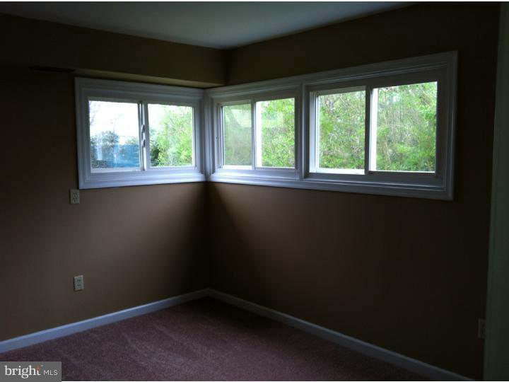 49 Hardy Road Levittown, PA 19056 - Photo 11 of 24 Gallery Image 11