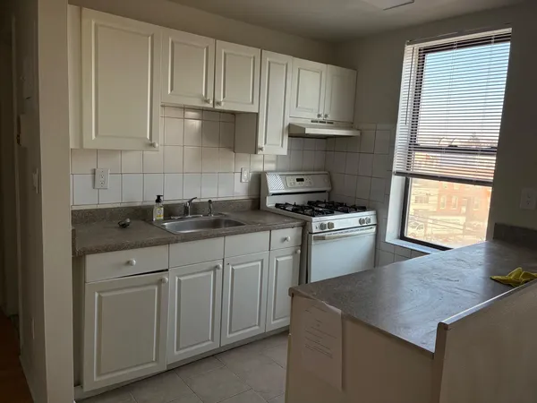 $1,950 | 1677 John F. Kennedy Boulevard, Unit 13, Jersey City, NJ 07305