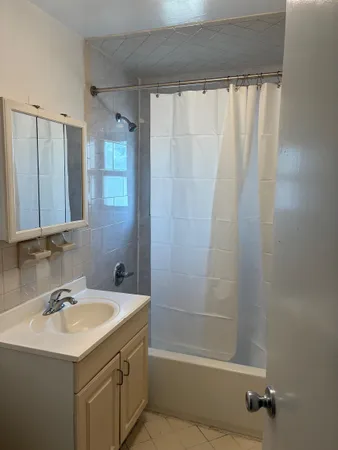 $1,950 | 1677 John F. Kennedy Boulevard, Unit 13, Jersey City, NJ 07305