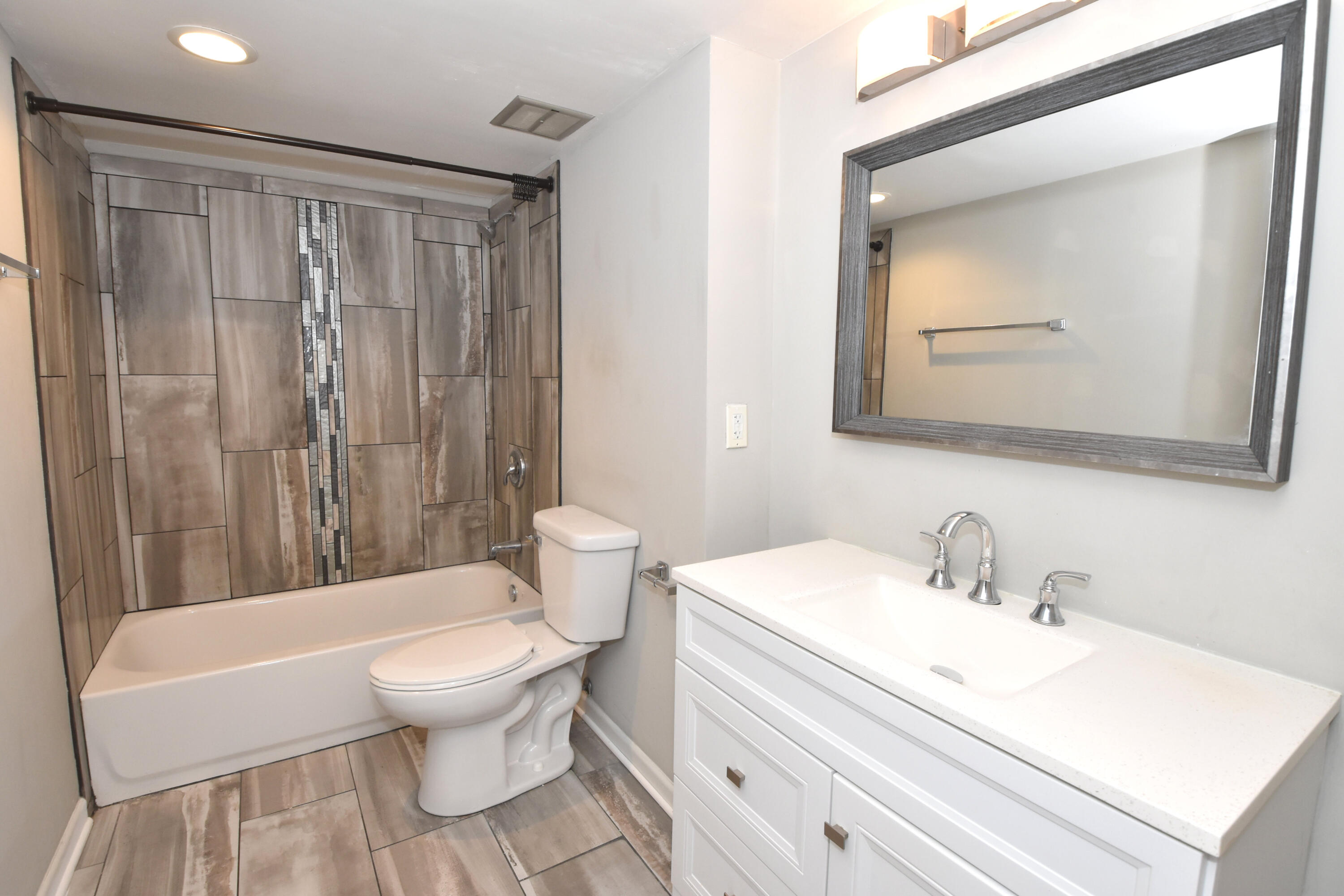 111 11th Street, Unit 1CN Racine, WI 53403 - Photo 22 of 49 EnSuite