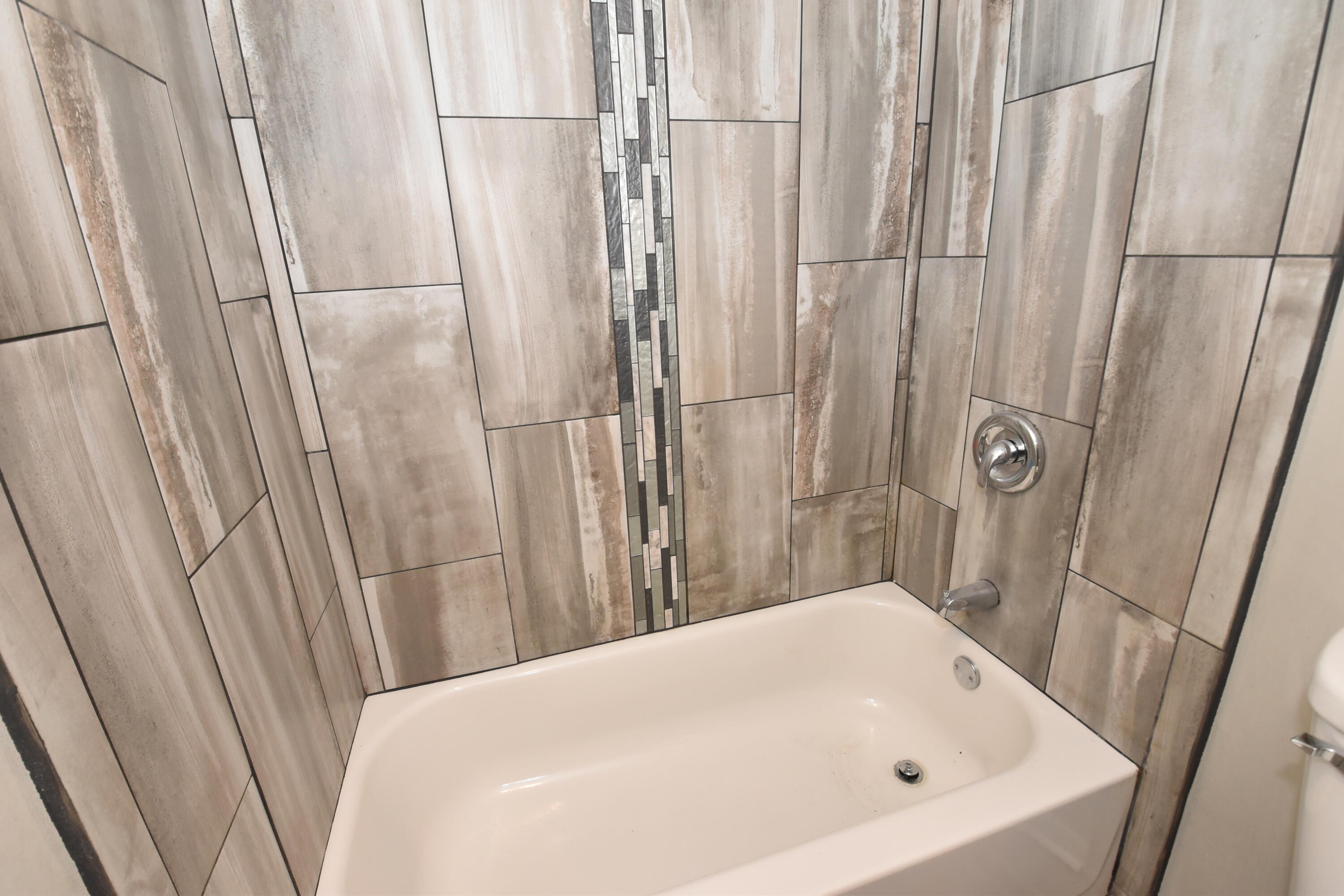 111 11th Street, Unit 1CN Racine, WI 53403 - Photo 23 of 49 EnSuite