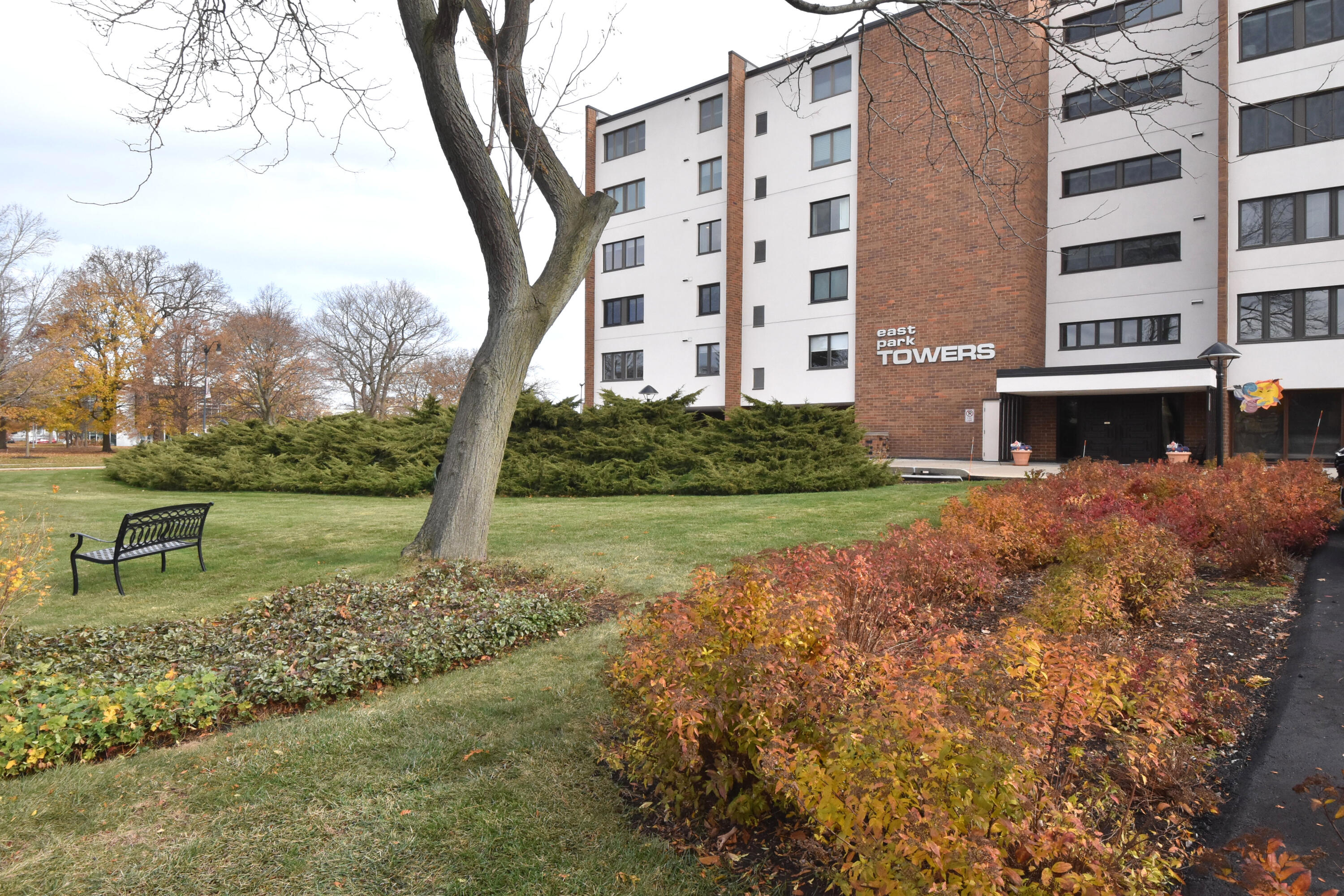 111 11th Street, Unit 1CN Racine, WI 53403 - Photo 34 of 49 Front Closeup