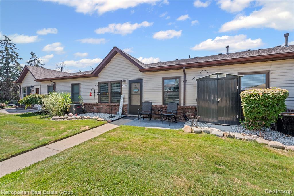 23648 Cottrell Clinton Township, MI 48035 - Photo 4 of 16
