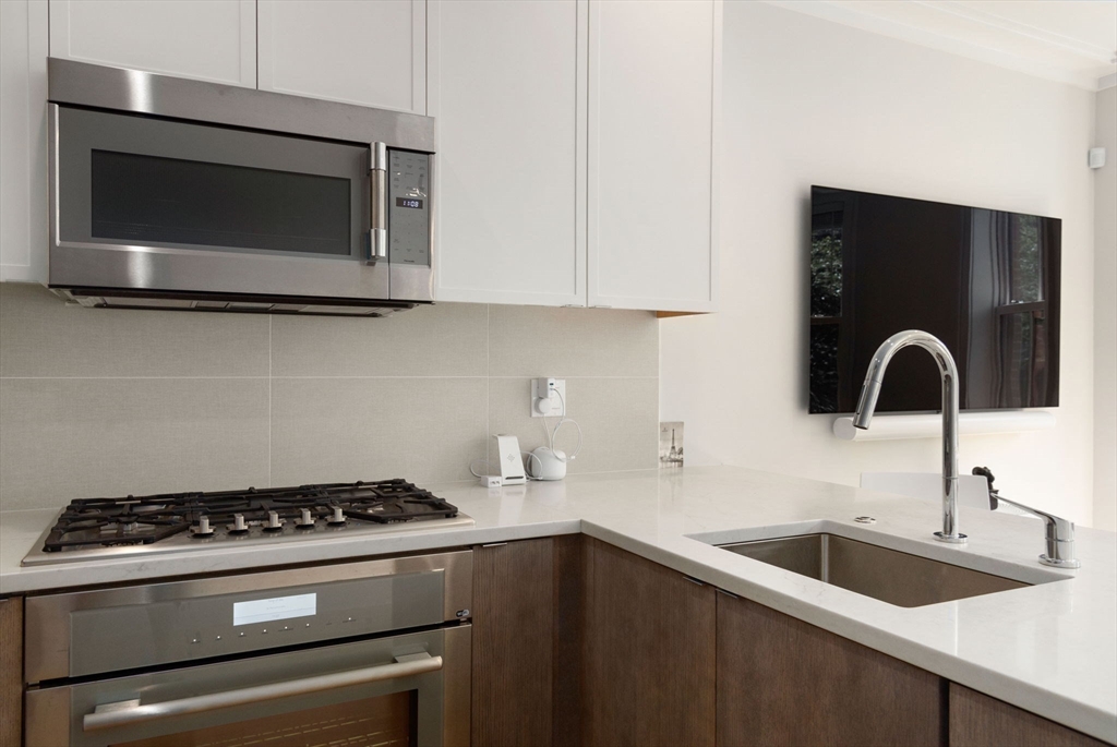 53 Rutland Square, Unit 2 Boston, MA 02118 - Photo 4 of 14