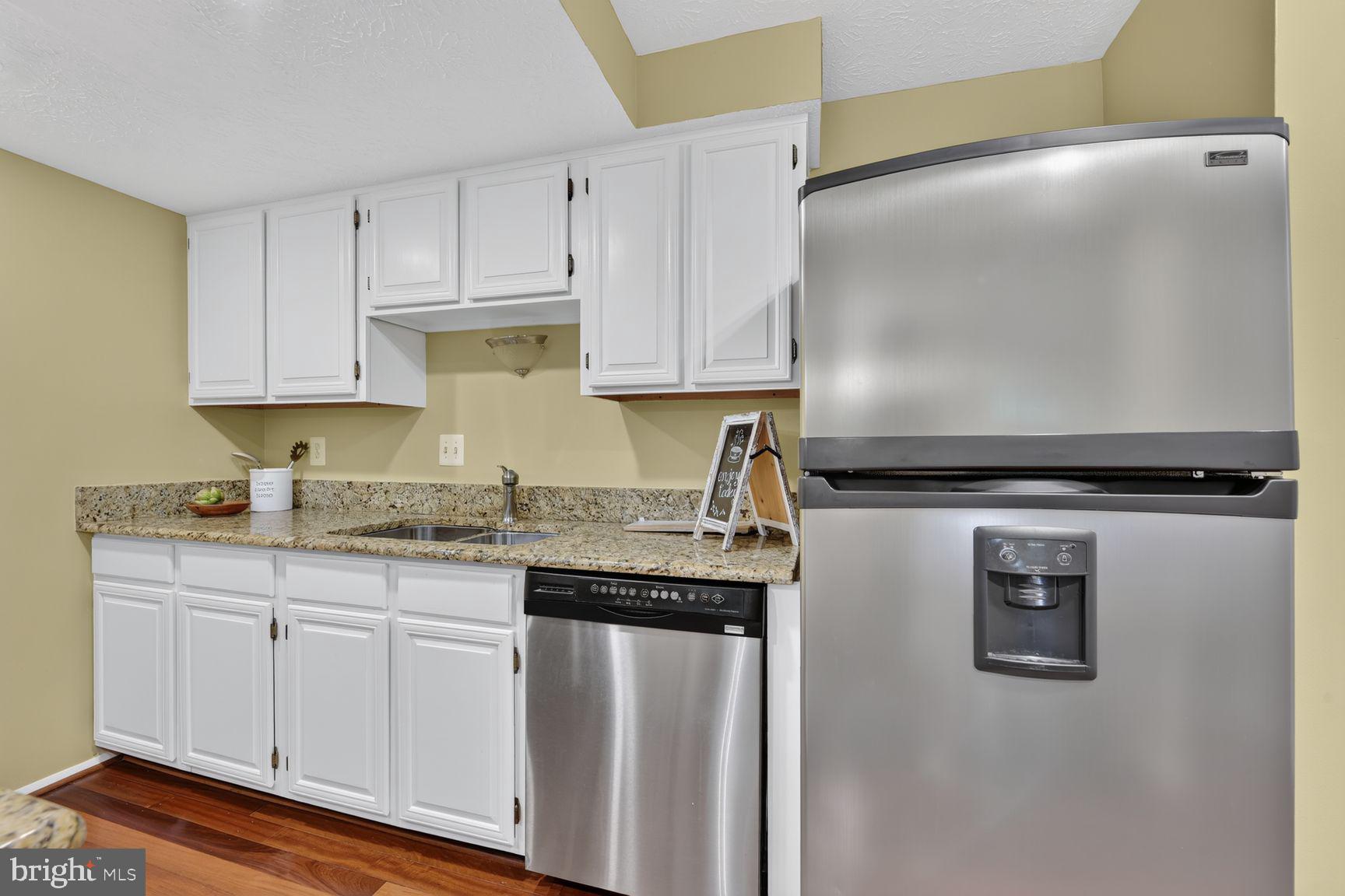 10902 Harpers Square Court Reston, VA 20191 - Photo 16 of 34 Stainless steal appliances