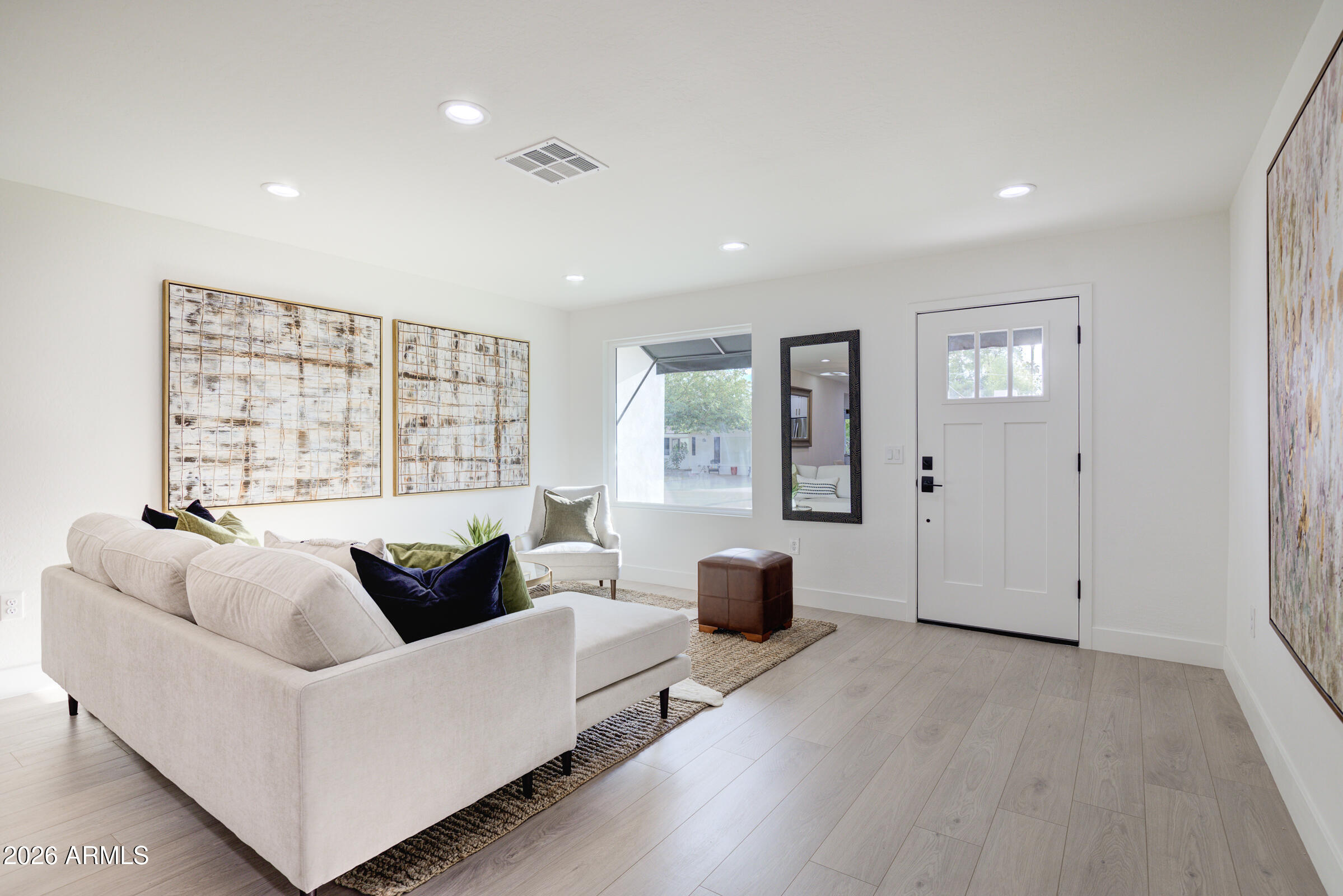 4235 North 35th Way Phoenix, AZ 85018 - Photo 5 of 33 4235 N 35th Way-8