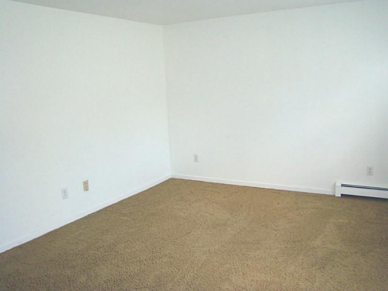 23 Buck Road Middletown, RI 02842 - Photo 6 of 21 Living Room.