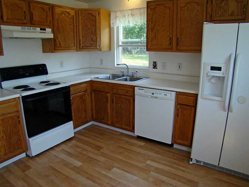 23 Buck Road Middletown, RI 02842 - Photo 7 of 21 Kitchen.