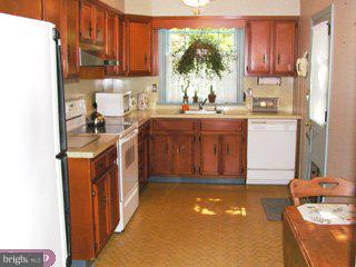 1742 Earlington Road Havertown, PA 19083 - Photo 4 of 5
