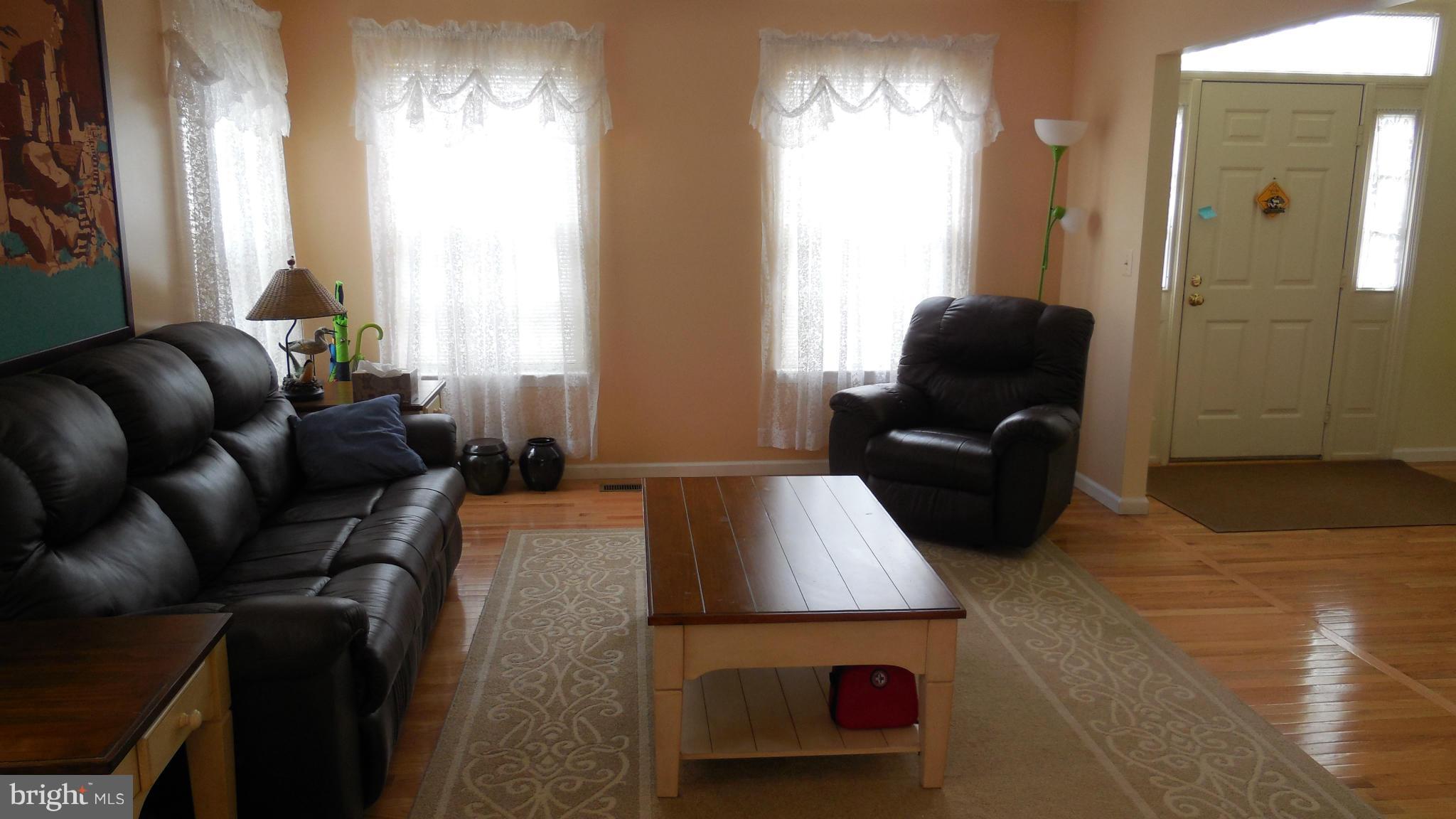 8103 Station Road Manassas, VA 20111 - Photo 7 of 30 Living Room
