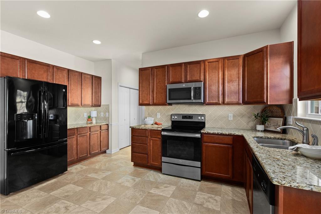 4518 Silo Ridge Clemmons, NC 27012 - Photo 13 of 33 Kitchen