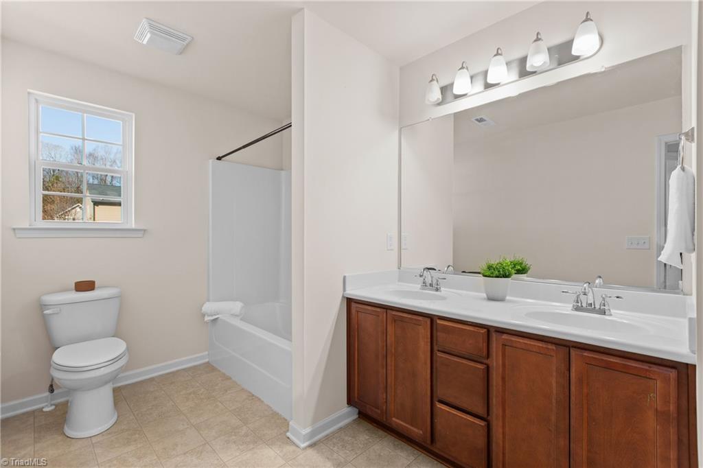 4518 Silo Ridge Clemmons, NC 27012 - Photo 28 of 33 Full Guest Bath