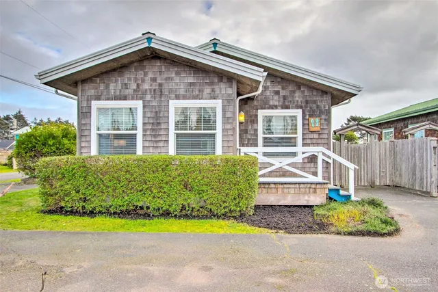 $555,000 | 41 Central Avenue, Pacific Beach, WA 98571