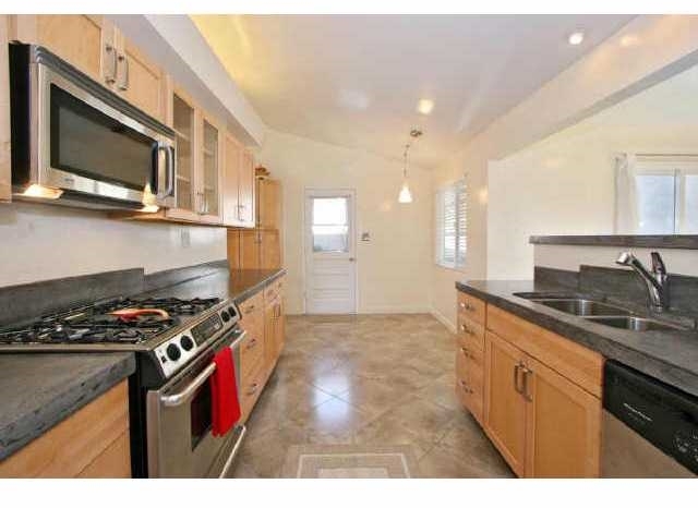 5376 Redding Road San Diego, CA 92115 - Photo 3 of 8