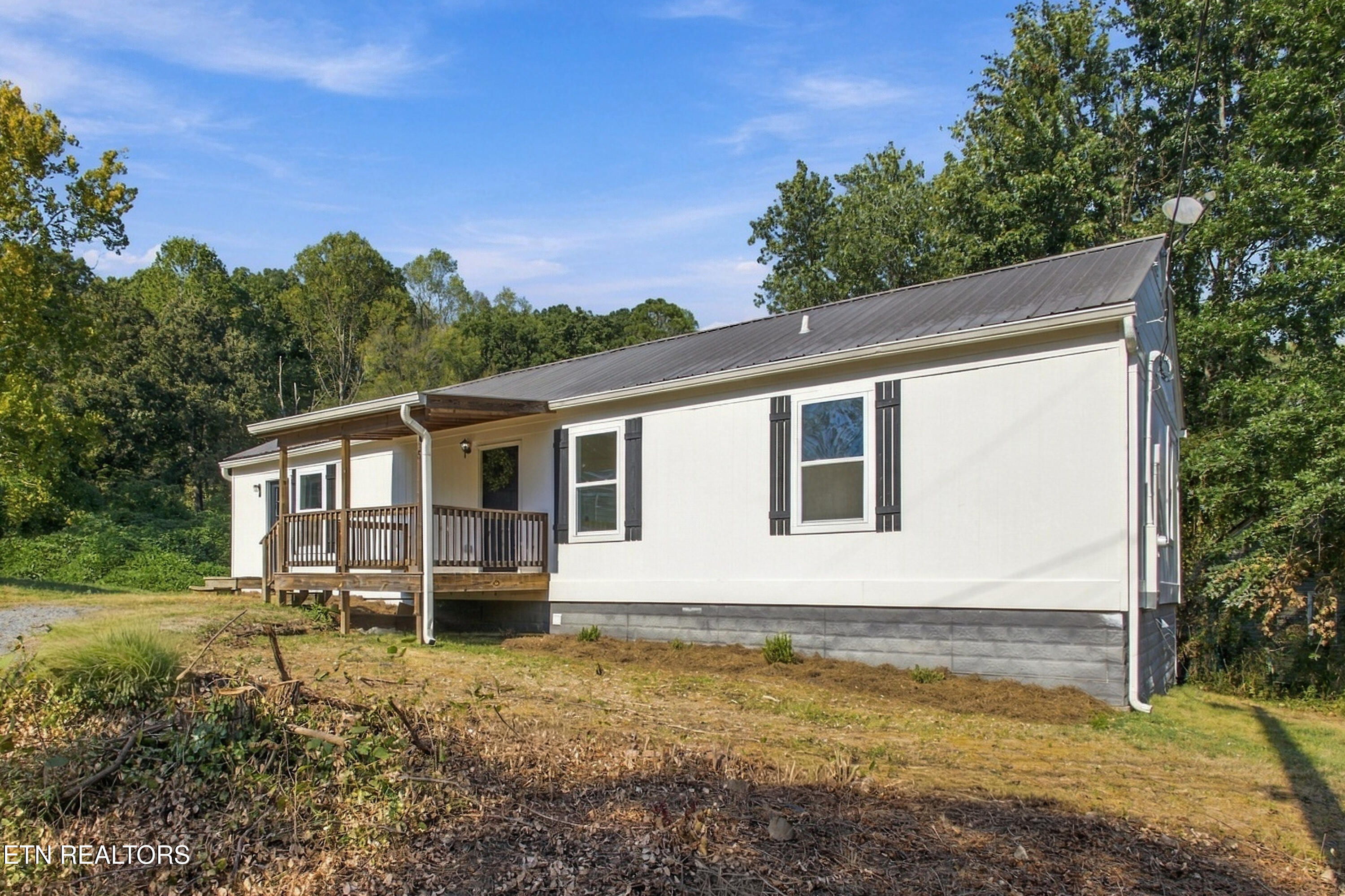 127 Jarrett Lane Oak Ridge, TN 37830 - Photo 3 of 28 1000-3