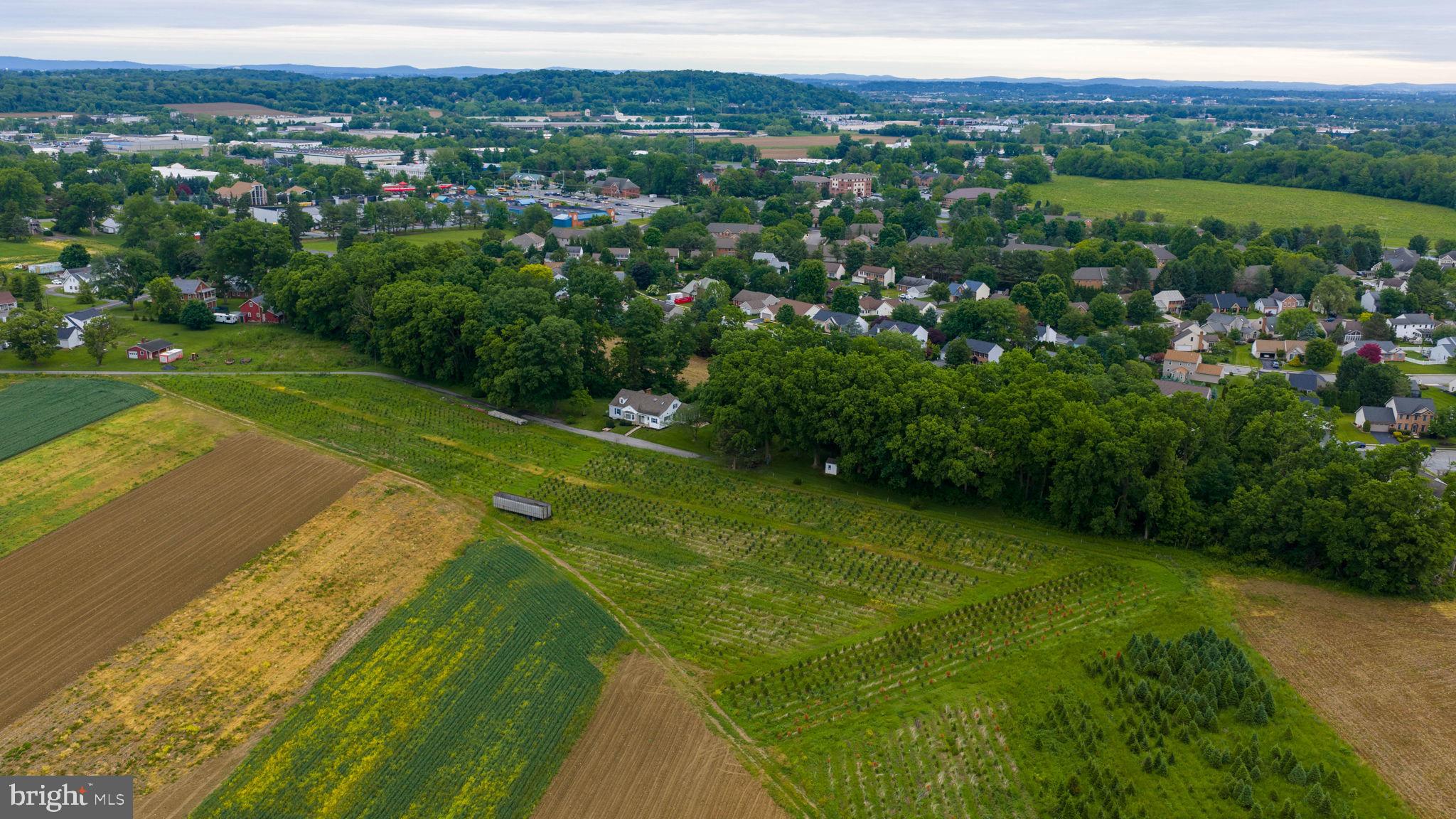 145 Weaver Road Lancaster, PA 17603 - Photo 77 of 87 a view of a city